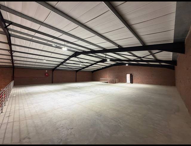 3,800M² WAREHOUSE FOR SALE IN CHLOORKOP